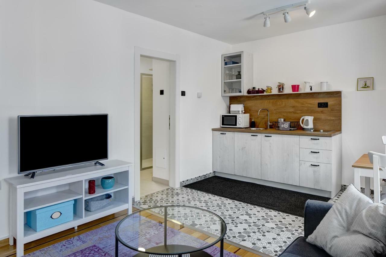 Apartments Viola ซาเกร็บ ภายนอก รูปภาพ